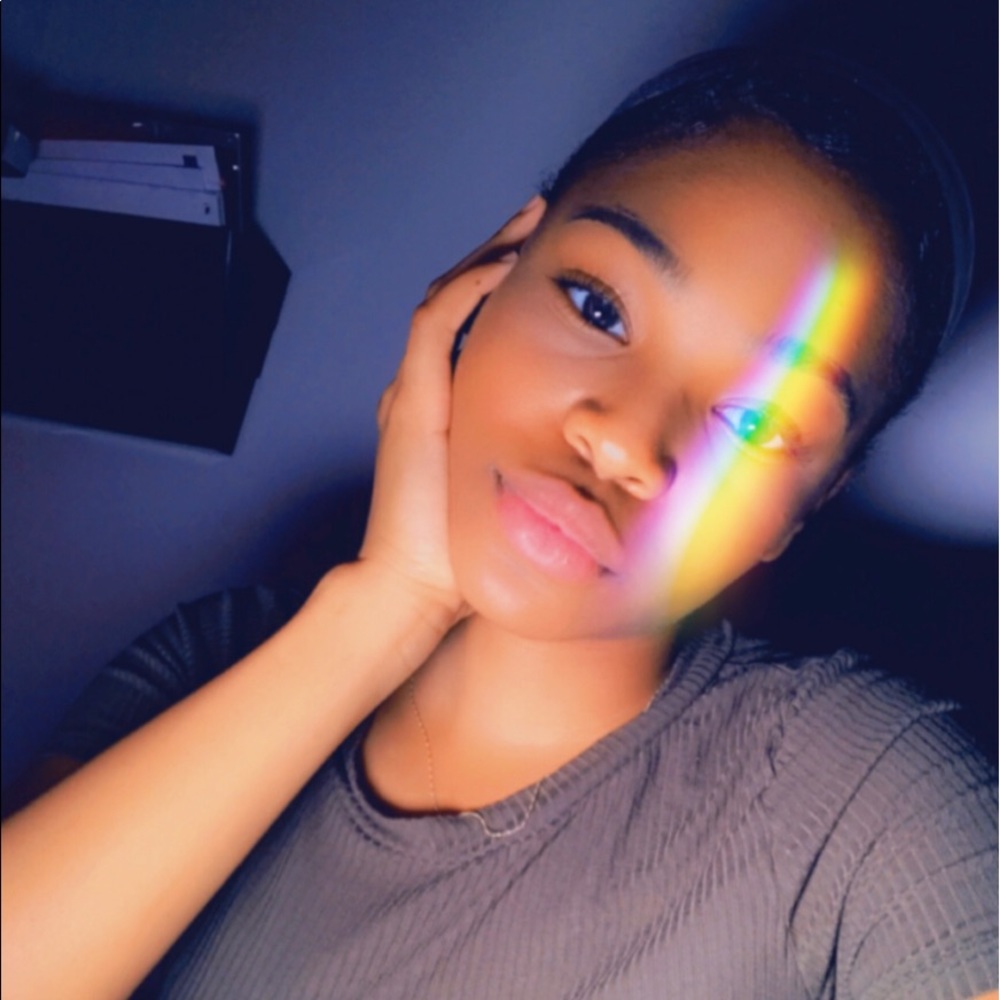 Meet your Posher, Avah